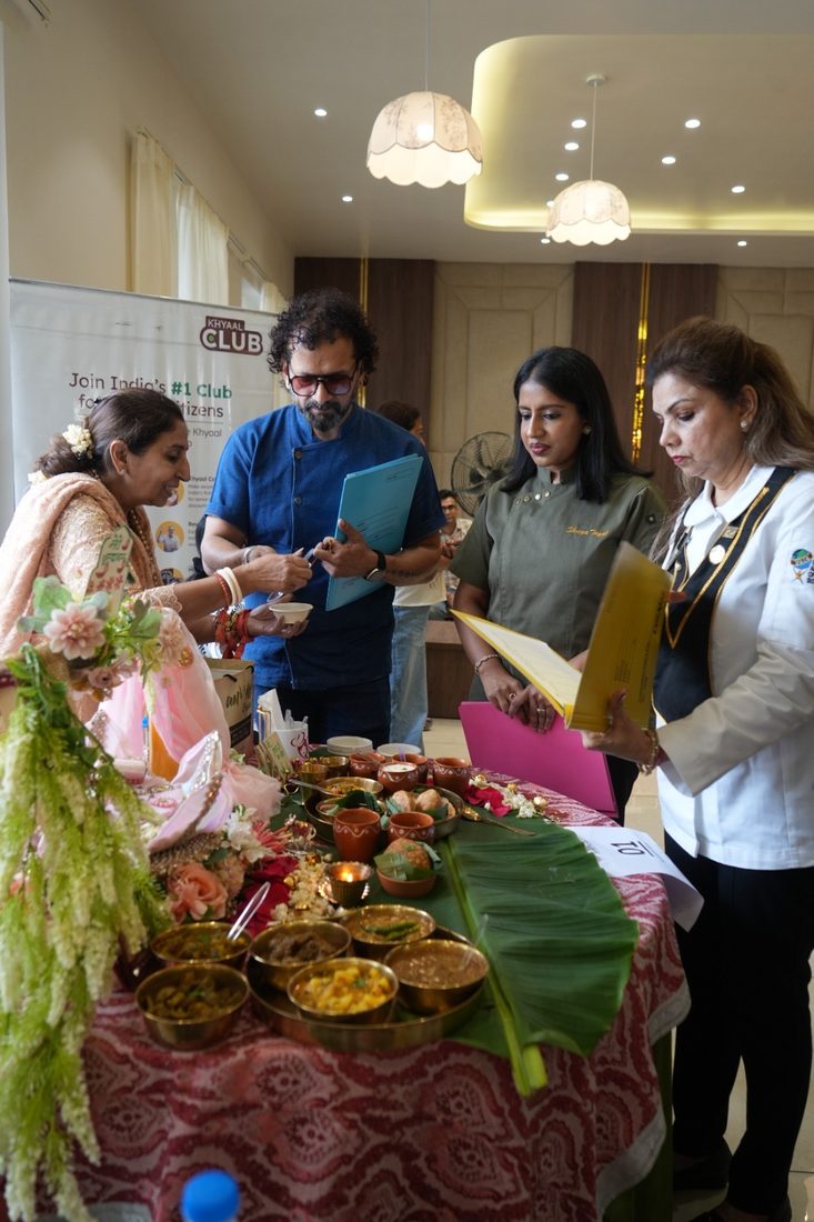Rajni presenting her thali to the judging panel at the Khyaal contest